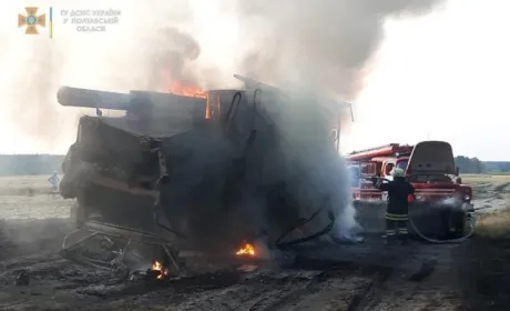 На Полтавщині горять пшеничні поля та комбайни...