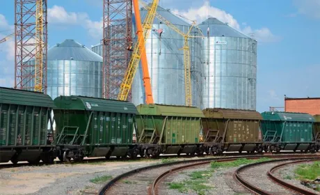 За останні три місяці обсяги перевезення зернових залізницею скоротилися вдвічі