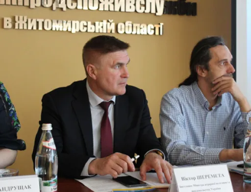 Мінагрополітики та Держпродспоживслужба подвоять зусилля у протидії загибелі бджіл