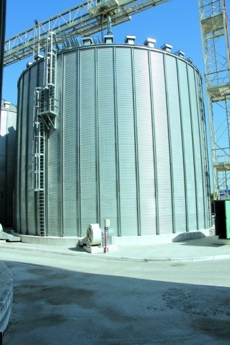 Металеві силоси є найоптимальнішим сховищем з охолодженням зерна