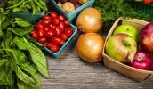 В Европе нет проблем с ассортиментом продукции - некоторые супермаркеты выставляют по 50 позиций одних томатов. Поэтому, если производитель хочет получать прибыль от продаж, брендинг - это его "must have"