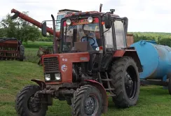 12-річний Богдан з Черкащини опанував трактор