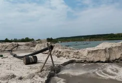 На Київщині фермер замість вирощування культур добував пісок — поліція зупинила нелегальну схему