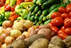 Кавун і буряк – у лідерах продажів, вишня дорожчає: підсумки тижня на овочево-фруктовому ринку