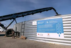 ФАО забезпечує українських фермерів модульними зерносховищами 