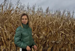 Фермерка з Чернігівщини запустила лінію з переробки зерна на крупи завдяки гранту від Corteva Agriscience та GlobalGiving
