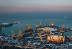 Атаки рф на порти та цивільні судна: як це вплине на агроекспорт