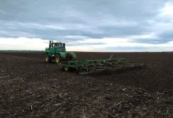 Буковинські аграрії розпочали весняну посівну кампанію
