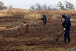Гуманітарне розмінування триває
