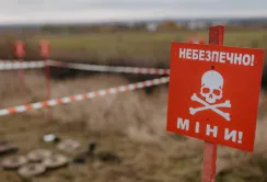 Центр гуманітарного розмінування підписав перші угоди на очищення земель Держзембанку та одноосібників