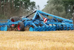 LEMKEN Karat: один культиватор — від поверхневого підрізання до глибокого розпушування