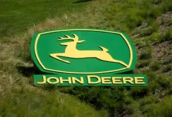 John Deere проанонсував нові моделі техніки