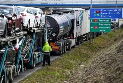 Польські фермери оголосили про повну блокаду українських перевезень