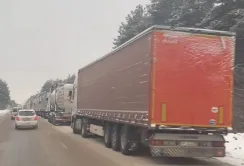 На українсько-польському кордоні утворилась 30-кілометрова черга з вантажівок