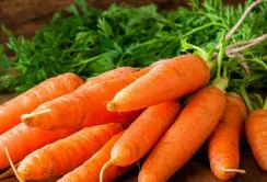 Виробники активно розпродають моркву