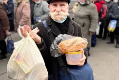 Понад 1600 малозабезпечених літніх людей у Києві отримали продуктові набори за підтримки Corteva Agriscience та GlobalGiving