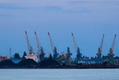 З початку війни експорт через дунайські порти збільшився вшестеро, – Денис Шмигаль