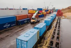 Першу партію українського ріпаку розвантажують у Ризькому порту