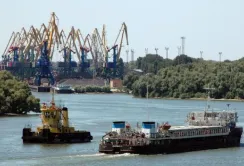 Експорт українського зерна на Дунаї забезпечує армада дрібних старих зерновозів