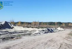 Пісок замість зрошування: фермера з Житомирщині підозрюють у незаконному видобуванні корисних копалин