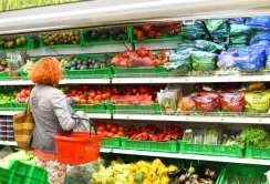 У Франції ніяк не можуть визначитись з переліком фруктів та овочів, які можна продавати в пластиковій тарі