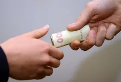 Посадовець Держпродспоживслужби отримав п’ять з половиною років за хабар 8 400 грн