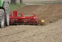 Аграрії Херсонщини вже засівають розміновані поля