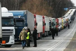 Латвія закликала Польщу вирішити проблему з блокуванням польсько-українського кордону