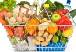 Ціни на продукти почнуть знижуватися на початку осені, - експерт