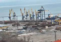 Окупанти за два місяці нового року «експортували» з порту Маріуполя майже 30 тис. т українського зерна