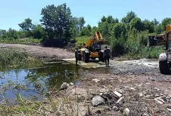На Дніпропетровщині фермер самовільно спорудив дамбу – в річці почала гинути риба
