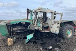 На Харківщині в полі підірвався трактор