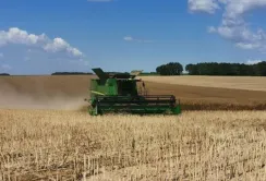 На Полтавщині закінчують збирати ранні зернові