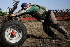 Україна веде перемовини з міжнародними донорами для надання підтримки фермерам з прифронтової зони