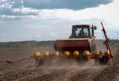 Через посуху в Одеській області призупинили посівну