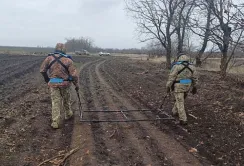 Оператор розмінування має підтвердити фермеру безпечність землі