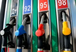 Країни ЄС заборонили продаж нових автівок з ДВЗ з 2035 року