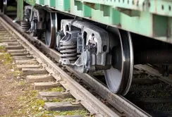 Підвищення тарифів на залізничні перевезення може призвести до обвалу у ключових галузях економіки, – експерт