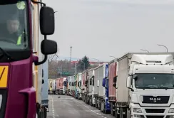 Четвертий місяць блокади: міністр готовий приїхати на кордон з Польщею