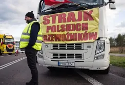 Уряд Польщі підтримує вимоги перевізників, які блокують кордон