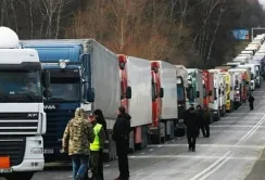 В чергах на польському кордоні зібралось майже 3,5 тисячі вантажівок