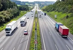 Польща не пропускає українські вантажівки без дозволів
