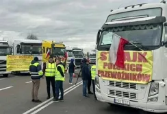 На пунктах пропуску залишаються заблокованими близько 1700 вантажівок, – ДПСУ