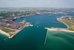 Через обстріли та пошкодження залізних колій довелось призупинити доставку зерна в порт Чорноморськ