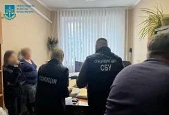 Посадовцям Держпродспоживслужби повідомили про підозру в підробці фітосанітарних сертифікатів