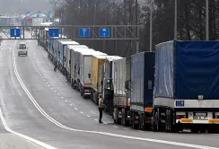 Щоб заїхати в Україну через ПП Дорогуськ, водії змушені чекати понад місяць