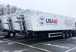 Проєкт USAID у 2023 році надав українським агрокомпаніям 16 зернових причепів