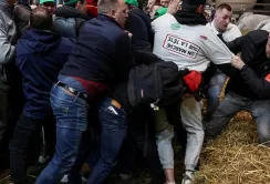 Протести фермерів у Франції: поранено 8 поліцейських