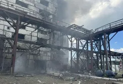 Рашисти скинули 5 авіабомб на олійний завод на Харківщині: загинули люди