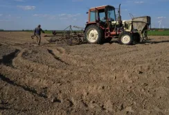Розмінування сільгоспземель розпочали з Миколаїіщини